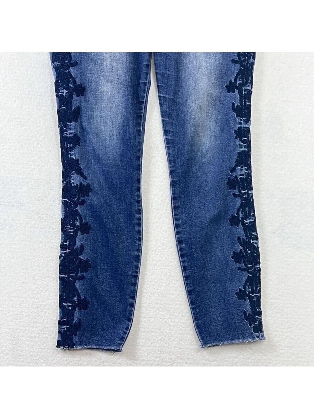 Band of Gypsies Lola Skinny Ankle Jeans Womens 29 Blue Denim Raw Hem Embroidered - Picture 10 of 11